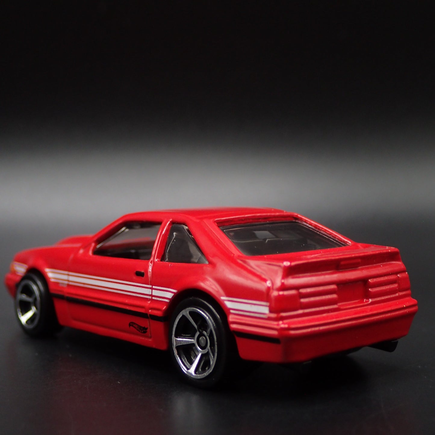 1992 92 FORD MUSTANG FOX BODY RED 1/64 SCALE COLLECTIBLE DIECAST MODEL CAR
