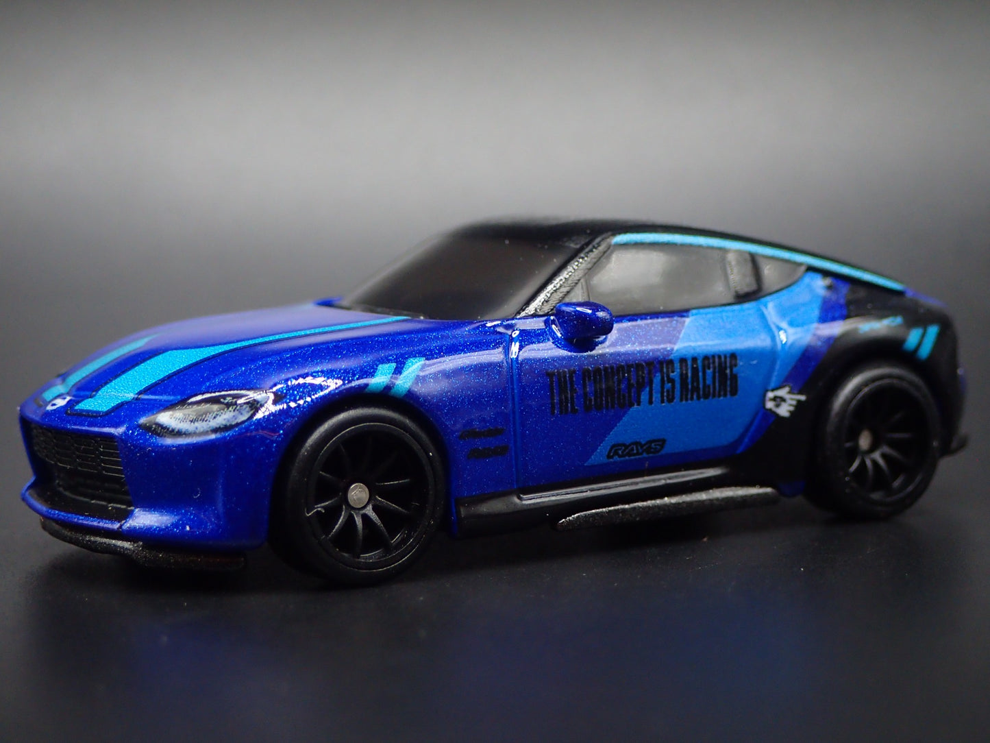 2023 - 2026 NISSAN Z BLUE 1:64 SCALE COLLECTIBLE DIORAMA DIECAST MODEL CAR