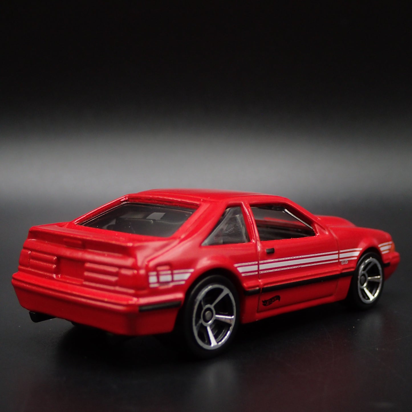 1992 92 FORD MUSTANG FOX BODY RED 1/64 SCALE COLLECTIBLE DIECAST MODEL CAR