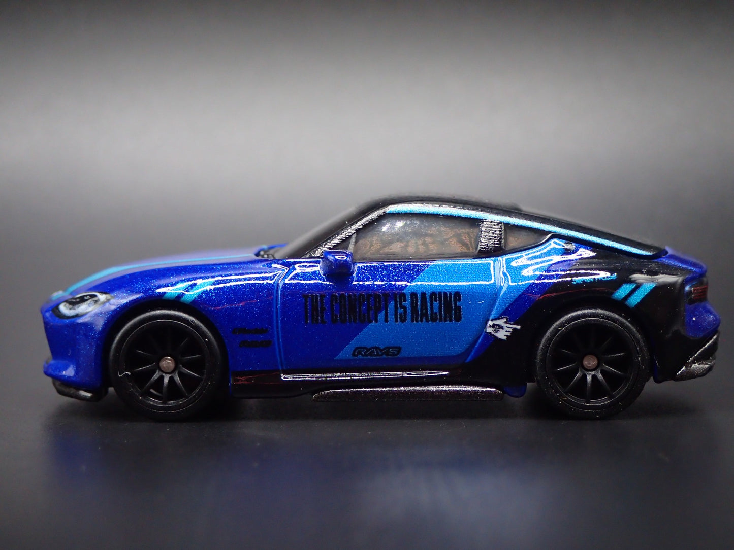 2023 - 2026 NISSAN Z BLUE 1:64 SCALE COLLECTIBLE DIORAMA DIECAST MODEL CAR