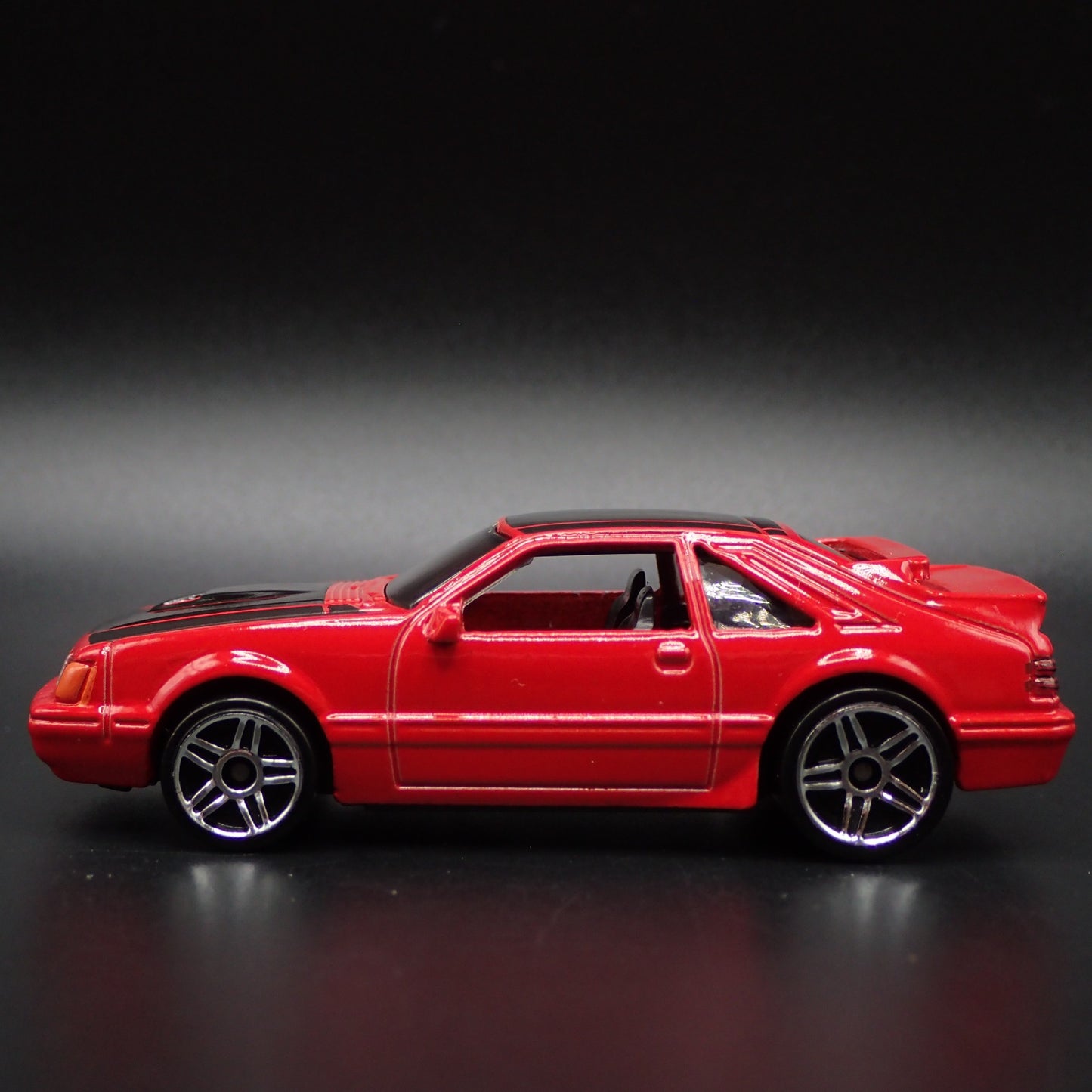 1984 84 FORD MUSTANG SVO FOX BODY RED RARE 1:64 SCALE DIORAMA DIECAST MODEL CAR