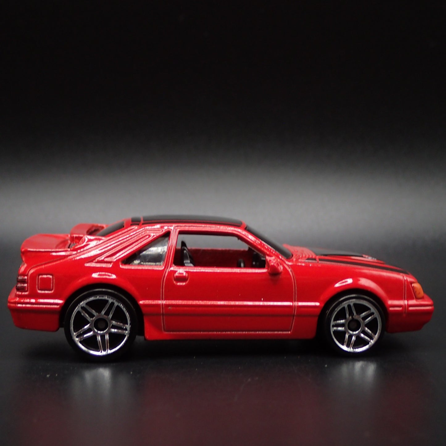 1984 84 FORD MUSTANG SVO FOX BODY RED RARE 1:64 SCALE DIORAMA DIECAST MODEL CAR