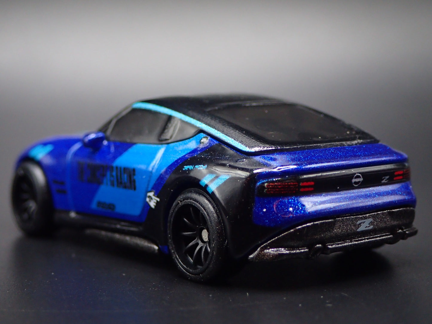 2023 - 2026 NISSAN Z BLUE 1:64 SCALE COLLECTIBLE DIORAMA DIECAST MODEL CAR