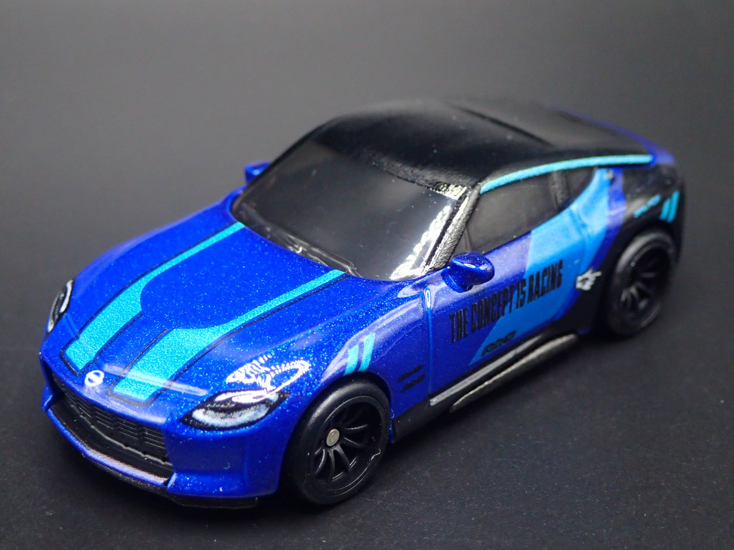 2023 - 2026 NISSAN Z BLUE 1:64 SCALE COLLECTIBLE DIORAMA DIECAST MODEL CAR