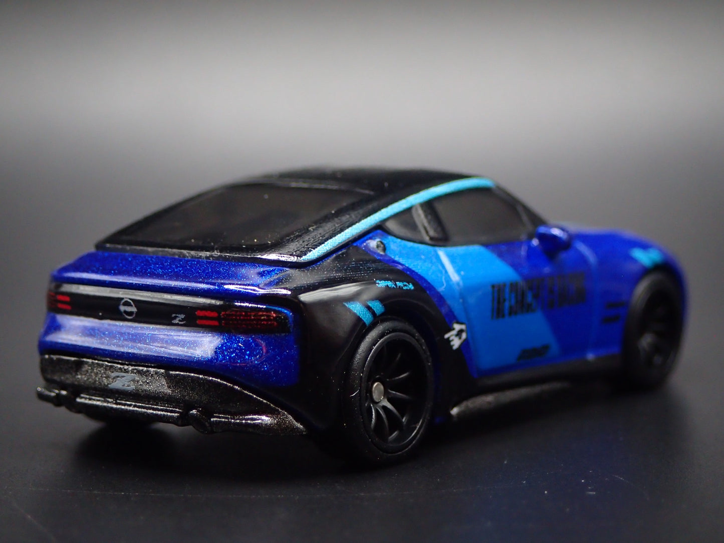 2023 - 2026 NISSAN Z BLUE 1:64 SCALE COLLECTIBLE DIORAMA DIECAST MODEL CAR