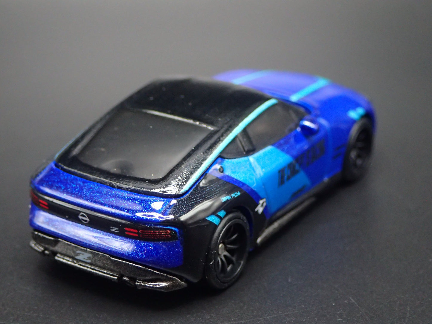 2023 - 2026 NISSAN Z BLUE 1:64 SCALE COLLECTIBLE DIORAMA DIECAST MODEL CAR