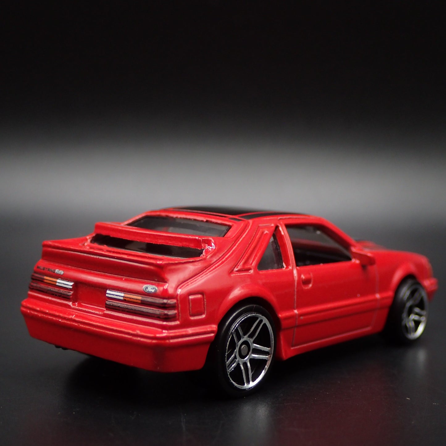 1984 84 FORD MUSTANG SVO FOX BODY RED RARE 1:64 SCALE DIORAMA DIECAST MODEL CAR