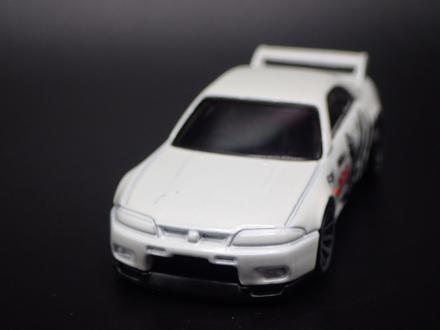 1993-1998 NISSAN SKYLINE GTR BCNR33 GODZILLA WHITE 1:64 SCALE DIECAST MODEL CAR
