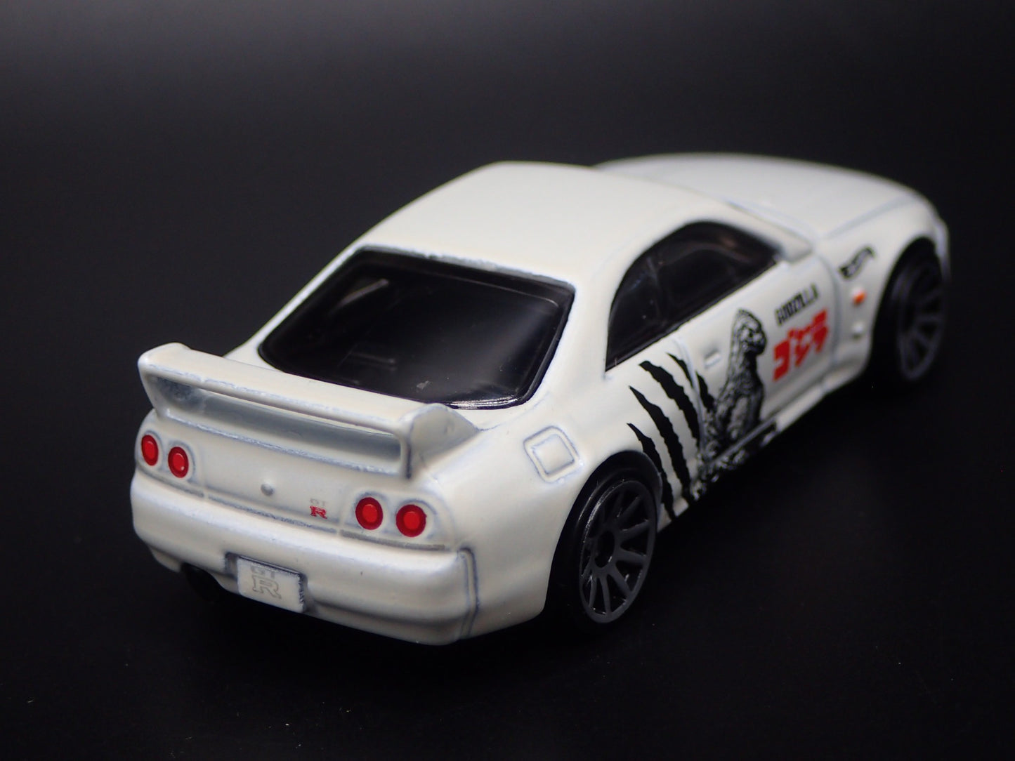 1993-1998 NISSAN SKYLINE GTR BCNR33 GODZILLA WHITE 1:64 SCALE DIECAST MODEL CAR