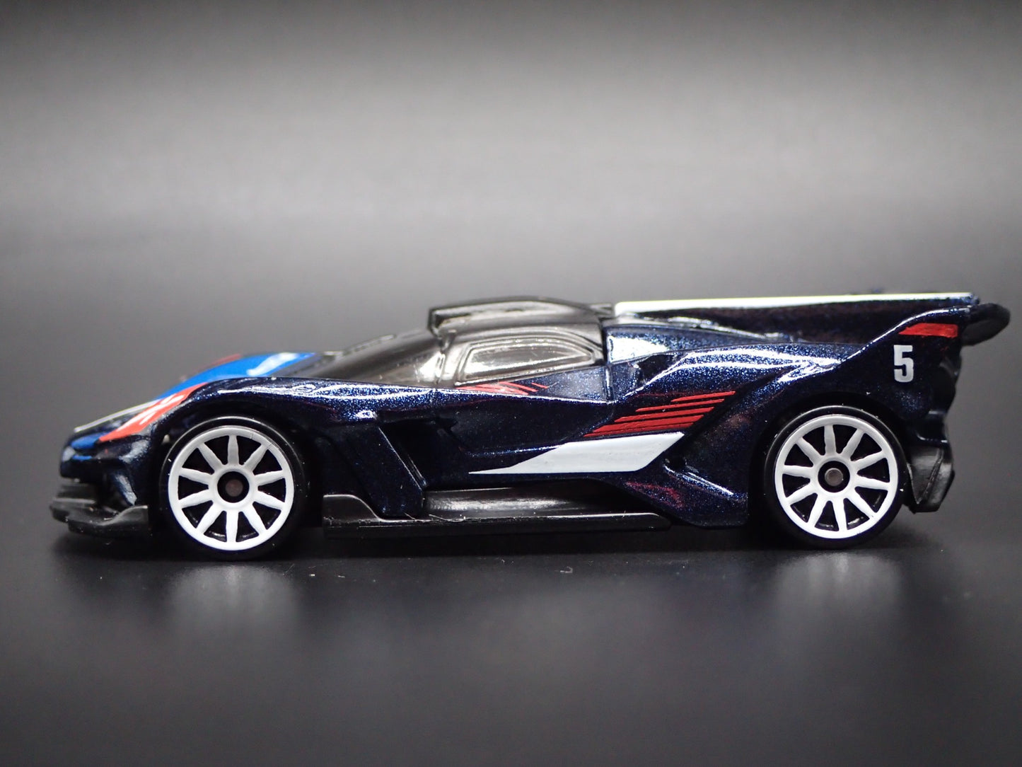 2024-2025 BUGATTI BOLIDE SUPER CAR BLUE 1:64 SCALE DIORAMA DIECAST MODEL CAR