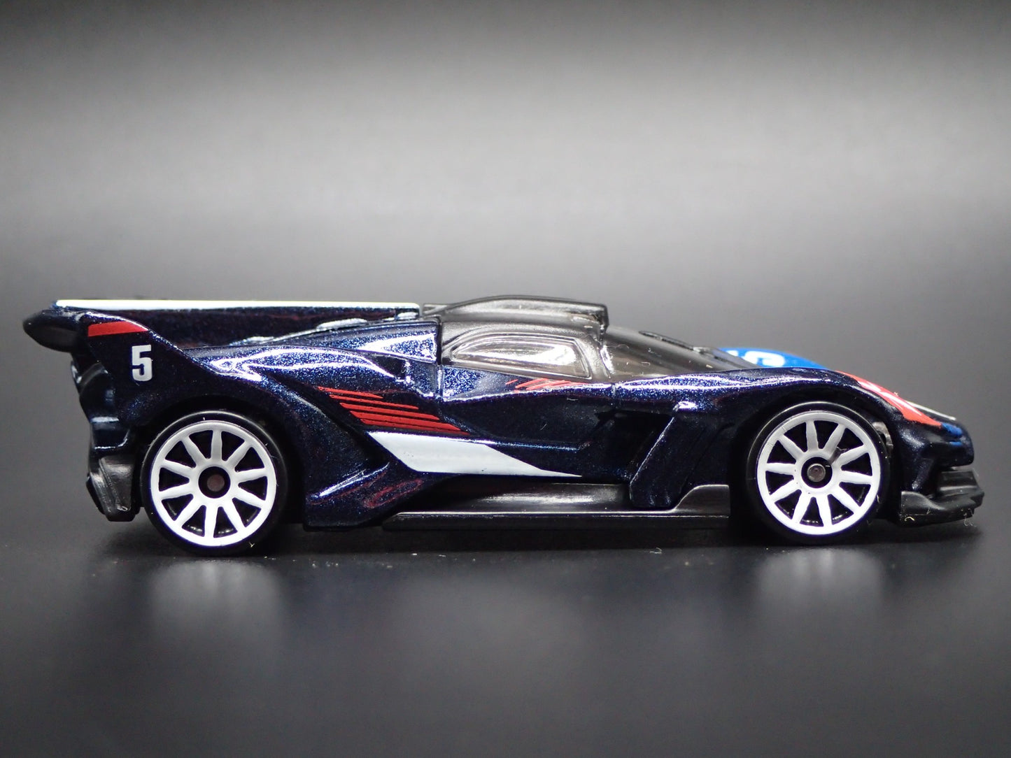 2024-2025 BUGATTI BOLIDE SUPER CAR BLUE 1:64 SCALE DIORAMA DIECAST MODEL CAR