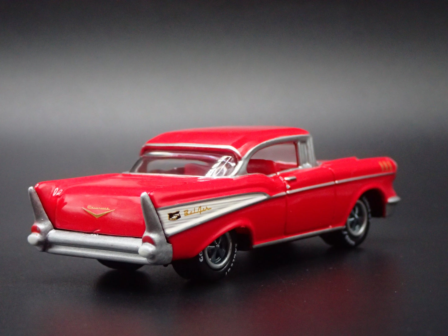 1957 57 CHEVY CHEVROLET BEL AIR RED 1:64 SCALE DIORAMA DIECAST MODEL CAR