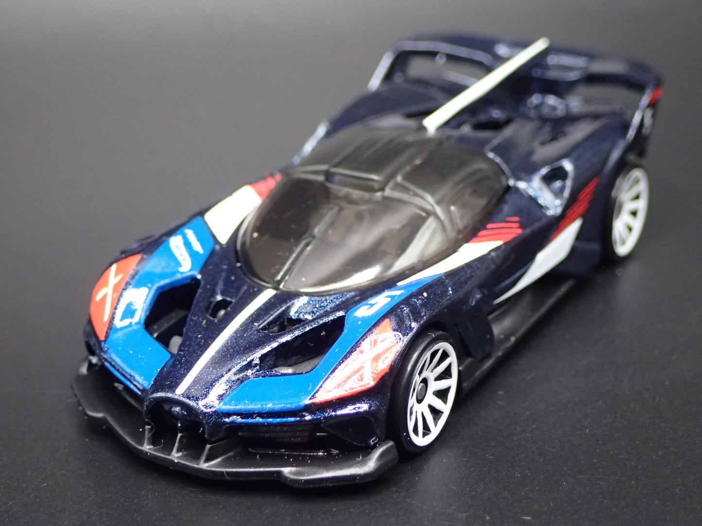 2024-2025 BUGATTI BOLIDE SUPER CAR BLUE 1:64 SCALE DIORAMA DIECAST MODEL CAR