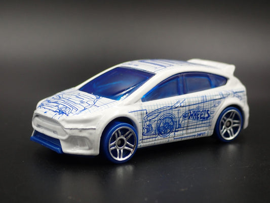 2011 - 2018 FORD FOCUS RS WHITE 1:64 SCALE COLLECTIBLE DIORAMA DIECAST MODEL CAR