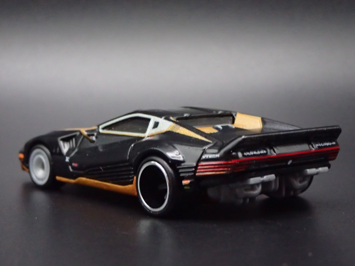 CYBERPUNK 2077 QUADRA TURBO-R V-TECH 1:64 SCALE DIORAMA DIECAST MODEL CAR