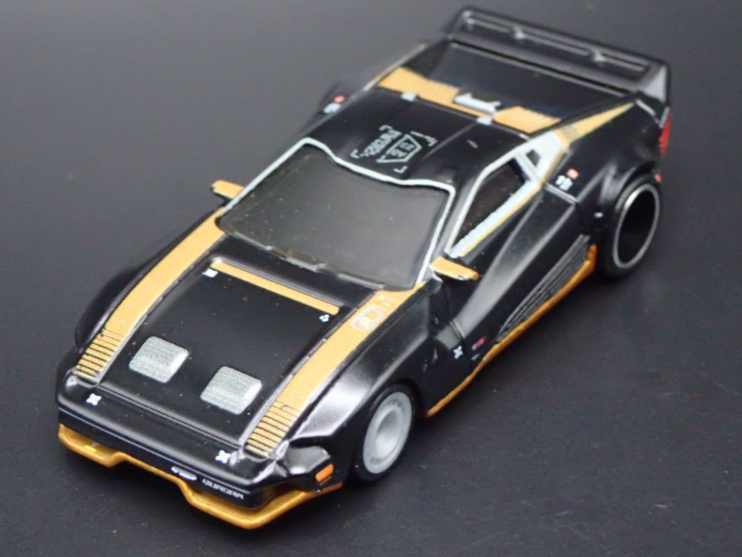 CYBERPUNK 2077 QUADRA TURBO-R V-TECH 1:64 SCALE DIORAMA DIECAST MODEL CAR