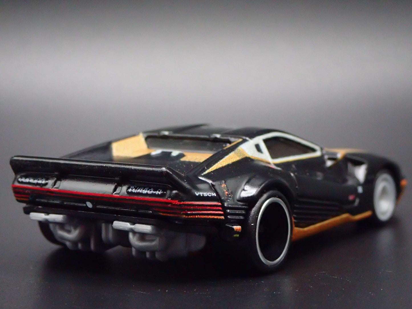 CYBERPUNK 2077 QUADRA TURBO-R V-TECH 1:64 SCALE DIORAMA DIECAST MODEL CAR