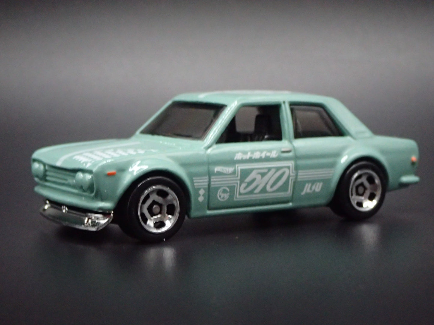 1967-1973 DATSUN 510 BLUEBIRD GREEN 1:64 SCALE DIORAMA DIECAST MODEL CAR