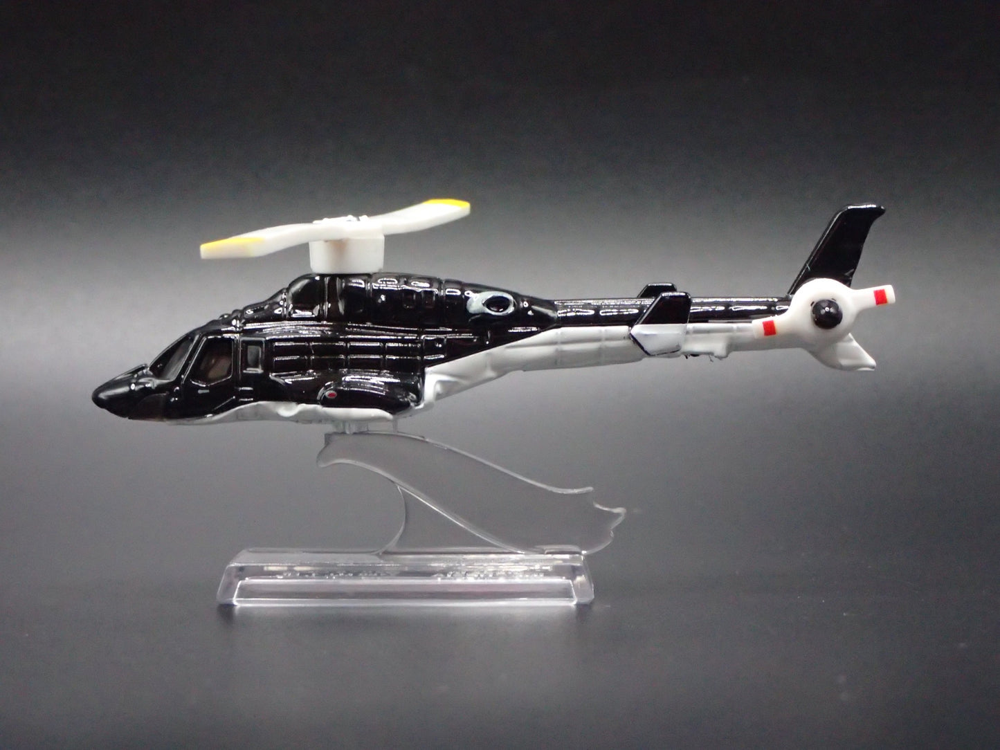 BELL 222 AIRWOLF HELICOPTER 1:64 HW SCALE COLLECTIBLE DIORAMA DIECAST MODEL CAR