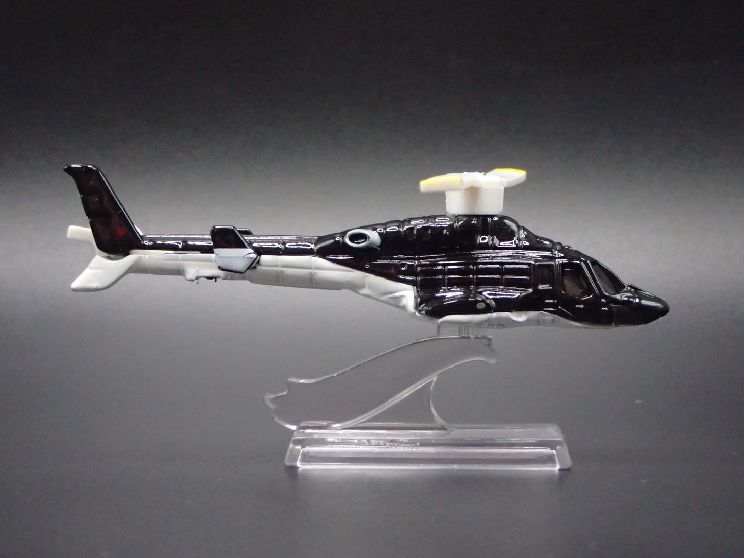 BELL 222 AIRWOLF HELICOPTER 1:64 HW SCALE COLLECTIBLE DIORAMA DIECAST MODEL CAR