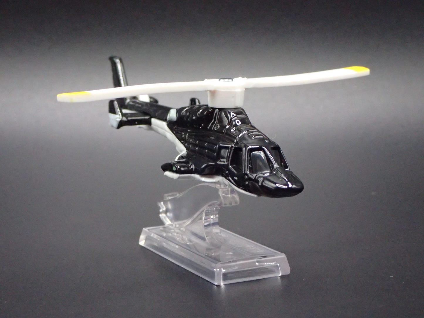 BELL 222 AIRWOLF HELICOPTER 1:64 HW SCALE COLLECTIBLE DIORAMA DIECAST MODEL CAR