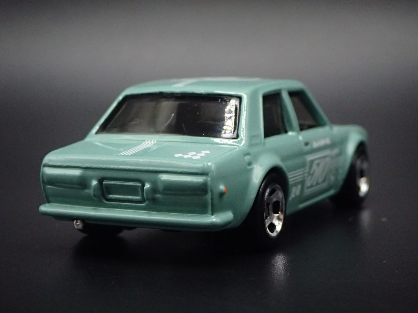 1967-1973 DATSUN 510 BLUEBIRD GREEN 1:64 SCALE DIORAMA DIECAST MODEL CAR