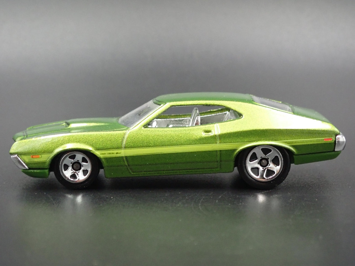1972 72 FORD GRAN TORINO SPORT GREEN 1:64 SCALE COLLECTIBLE DIECAST MODEL CAR