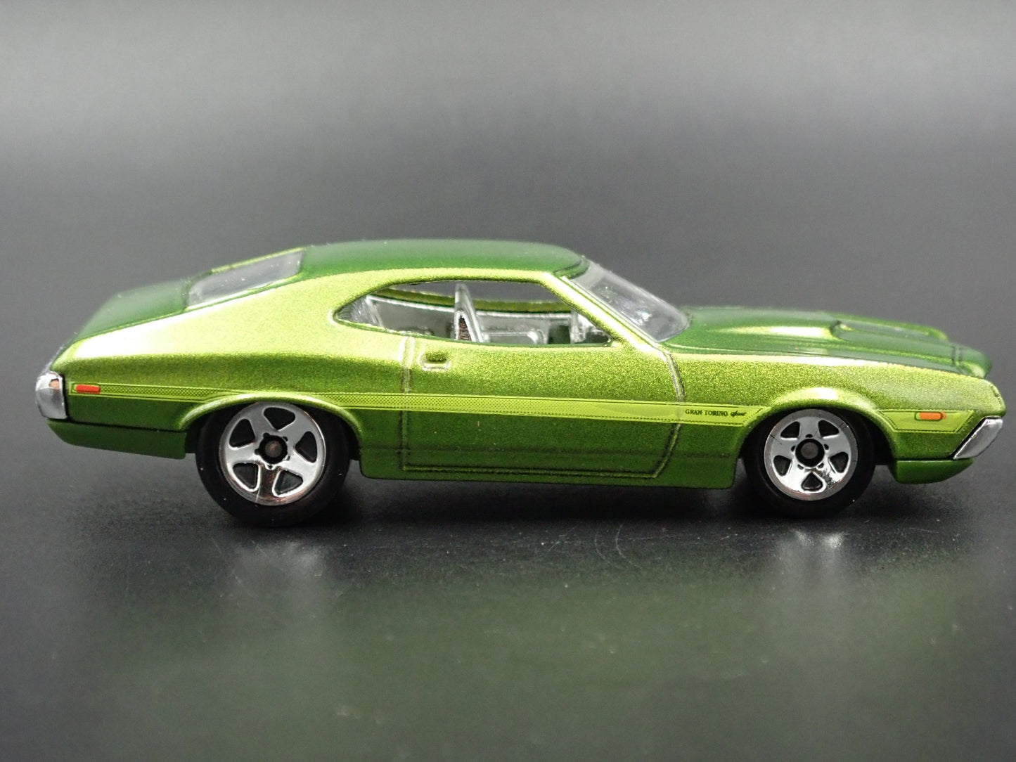 1972 72 FORD GRAN TORINO SPORT GREEN 1:64 SCALE COLLECTIBLE DIECAST MODEL CAR