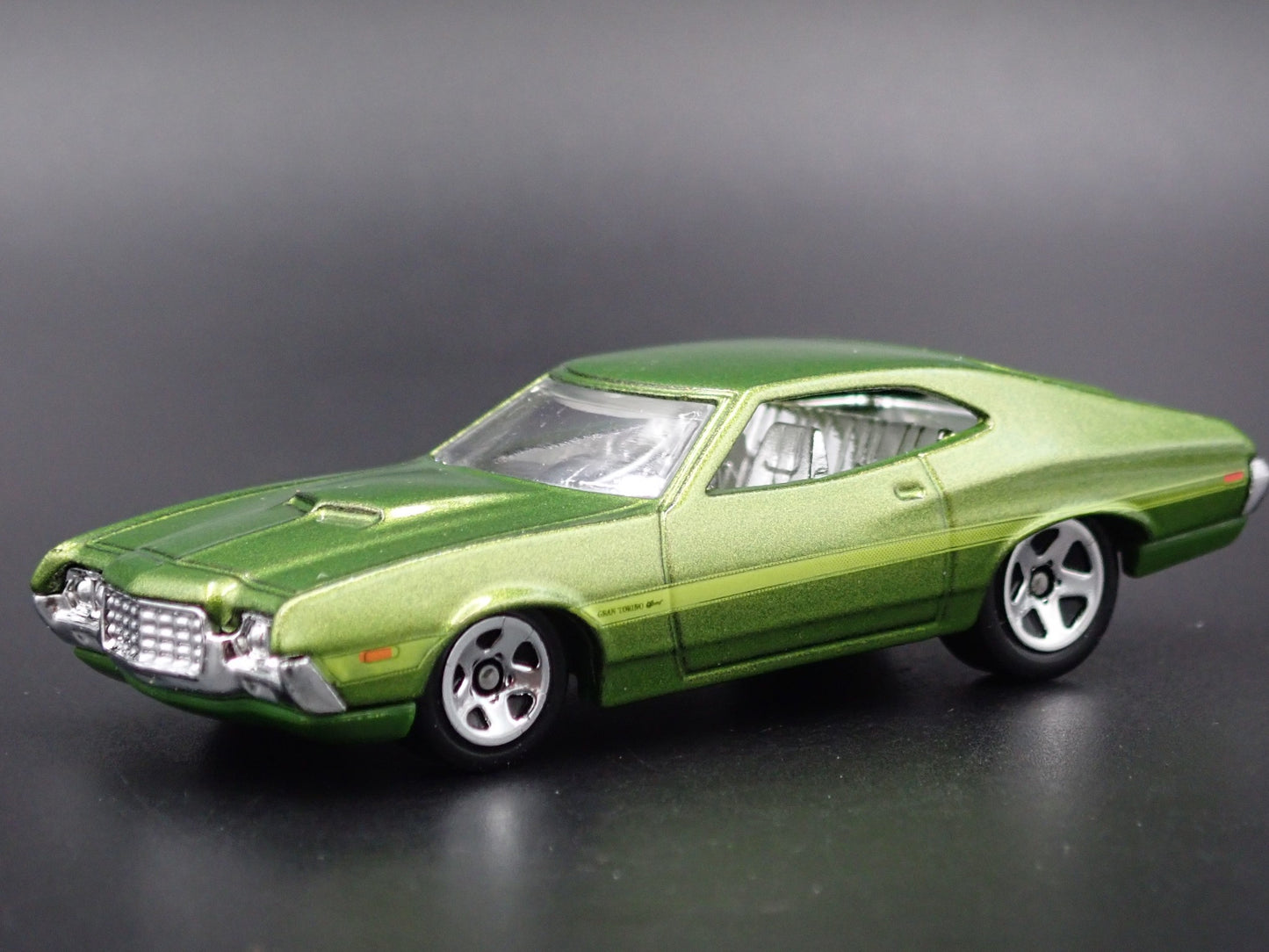1972 72 FORD GRAN TORINO SPORT GREEN 1:64 SCALE COLLECTIBLE DIECAST MODEL CAR
