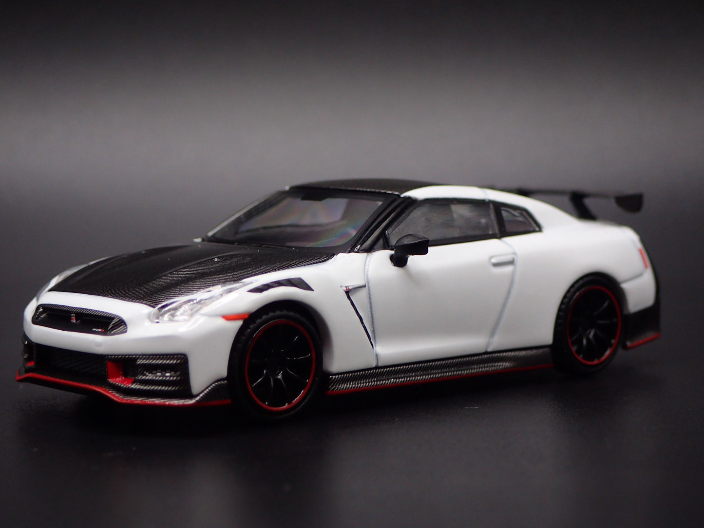 2023-2025 NISSAN GTR R35 SKYLINE NISMO WHITE 1:64 SCALE DIECAST MODEL CAR