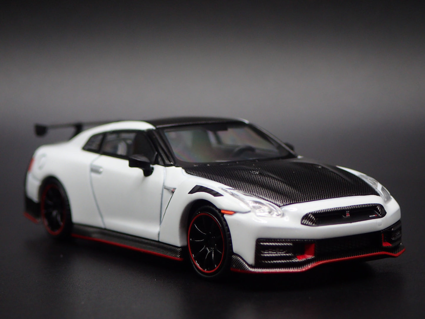 2023-2025 NISSAN GTR R35 SKYLINE NISMO WHITE 1:64 SCALE DIECAST MODEL CAR