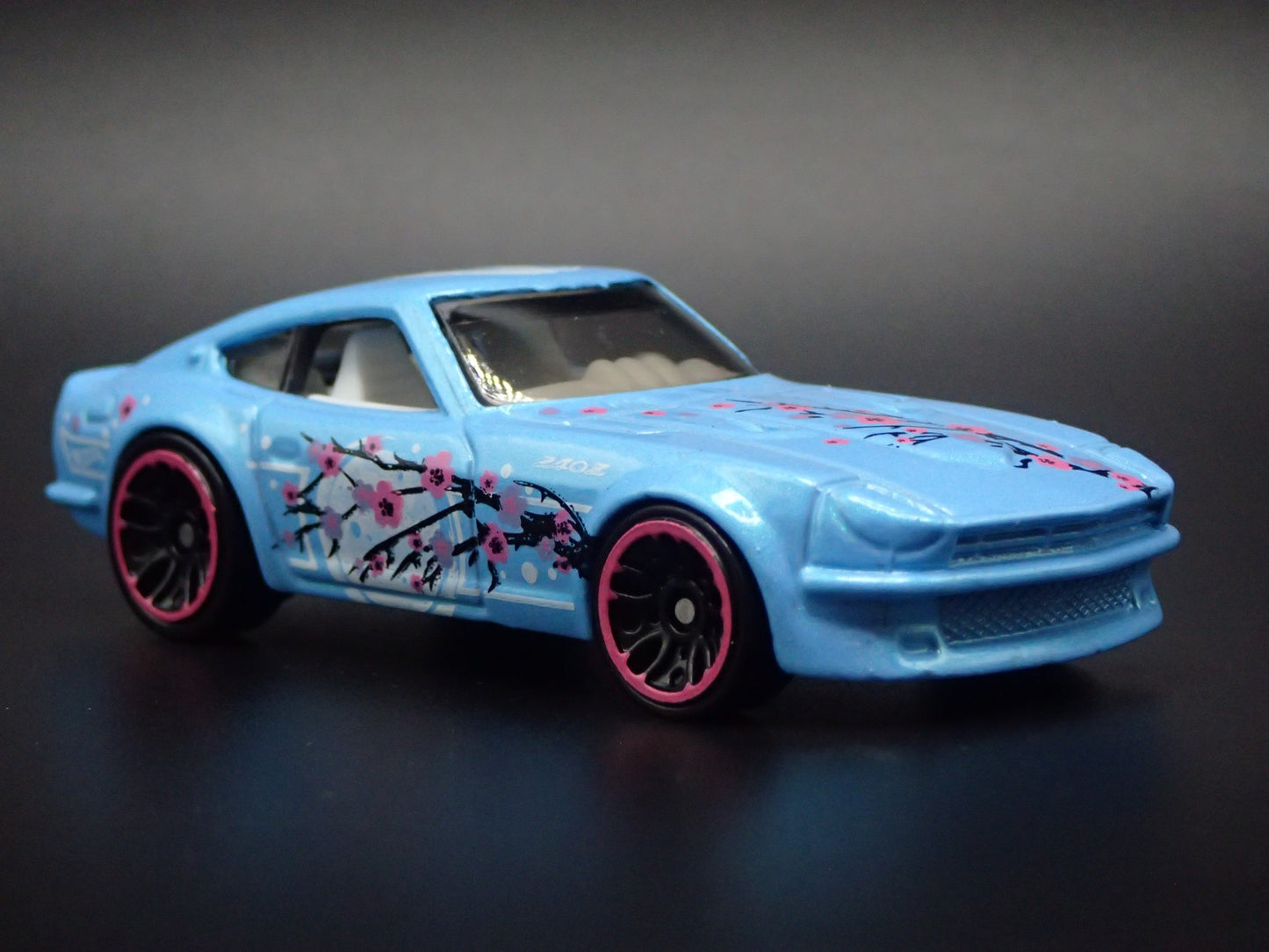 1970-1973 DATSUN 240Z JDM RARE 1:64 SCALE COLLECTIBLE DIORAMA DIECAST MODEL CAR
