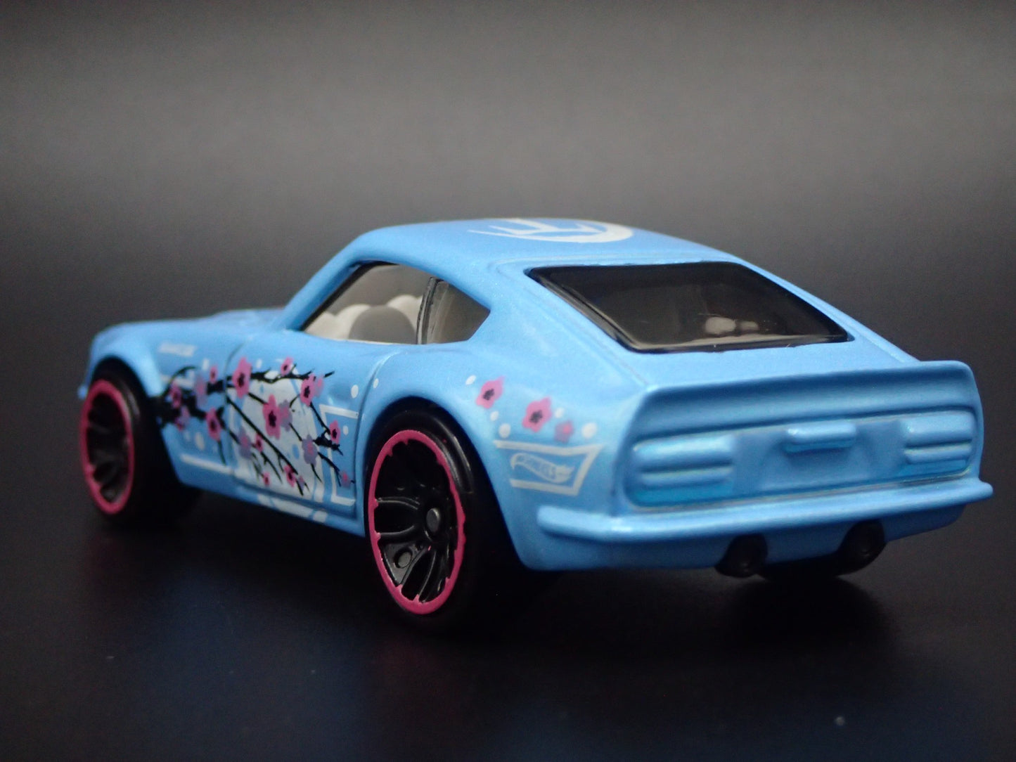 1970-1973 DATSUN 240Z JDM RARE 1:64 SCALE COLLECTIBLE DIORAMA DIECAST MODEL CAR