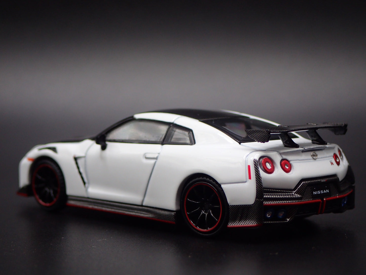 2023-2025 NISSAN GTR R35 SKYLINE NISMO WHITE 1:64 SCALE DIECAST MODEL CAR