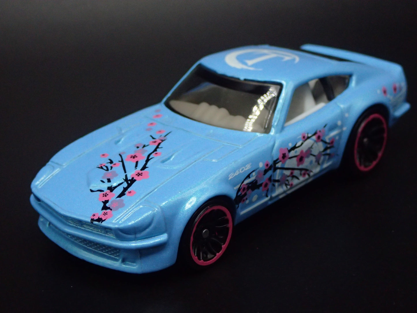 1970-1973 DATSUN 240Z JDM RARE 1:64 SCALE COLLECTIBLE DIORAMA DIECAST MODEL CAR