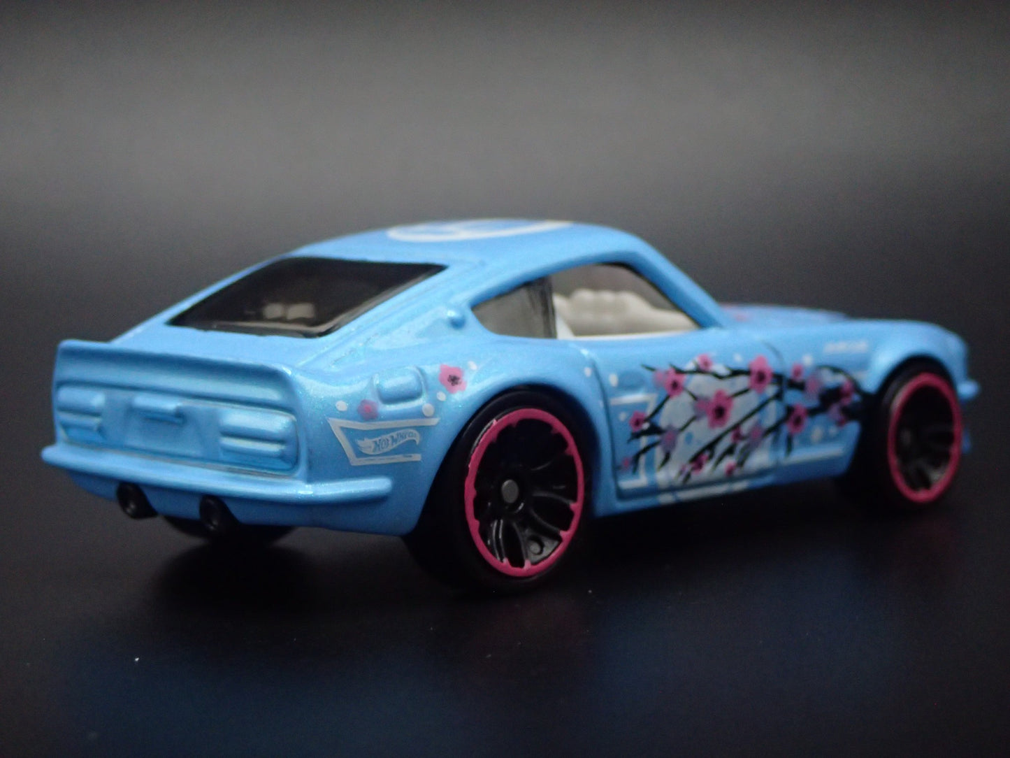 1970-1973 DATSUN 240Z JDM RARE 1:64 SCALE COLLECTIBLE DIORAMA DIECAST MODEL CAR