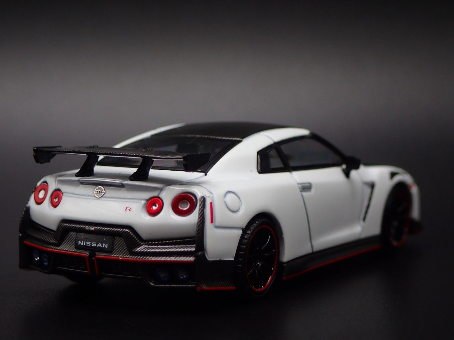 2023-2025 NISSAN GTR R35 SKYLINE NISMO WHITE 1:64 SCALE DIECAST MODEL CAR