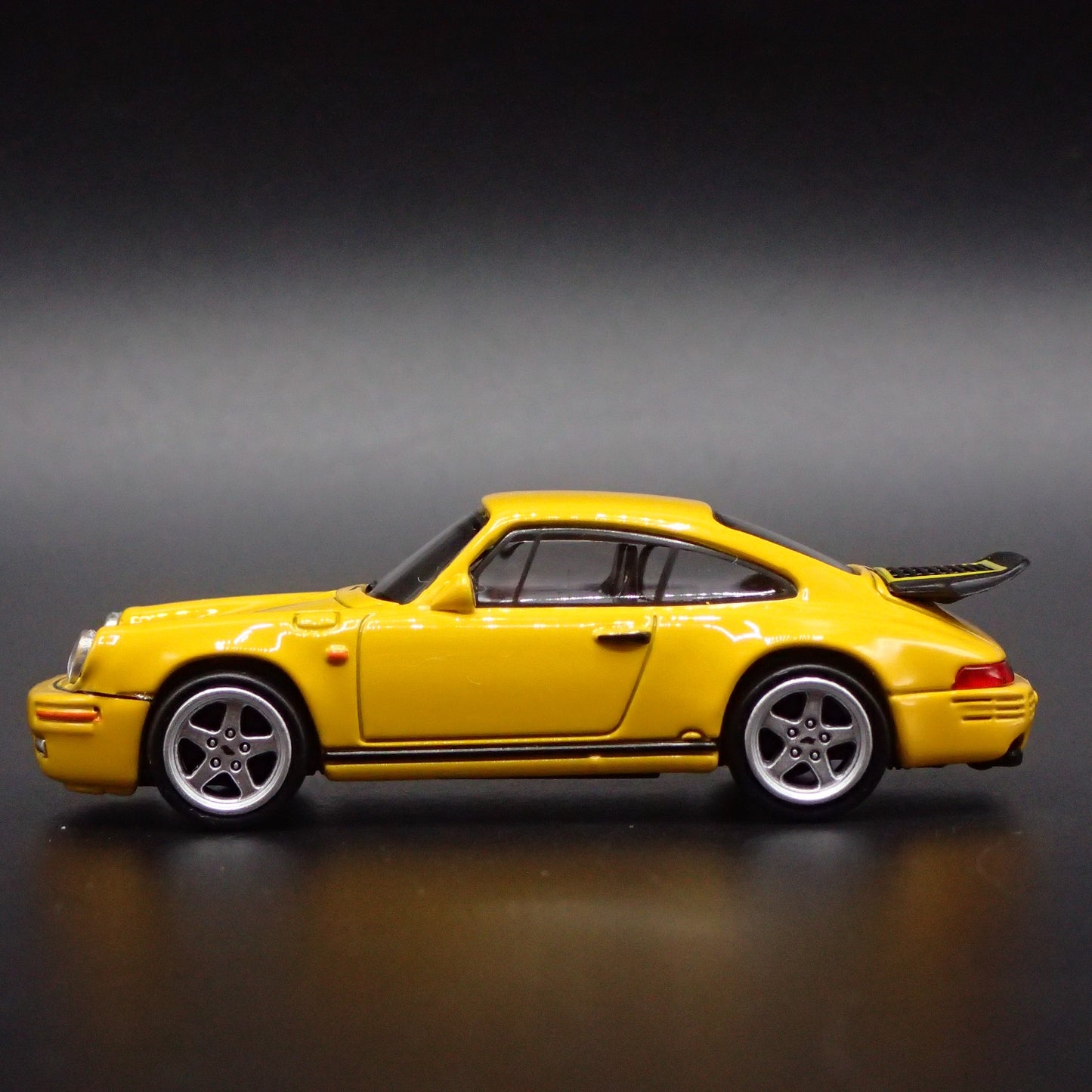 1987-1996 PORSCHE 911 CARRERA RUF CTR 1:64 SCALE DIORAMA DIECAST MODEL CAR