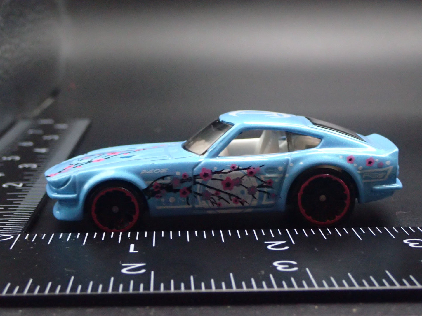 1970-1973 DATSUN 240Z JDM RARE 1:64 SCALE COLLECTIBLE DIORAMA DIECAST MODEL CAR