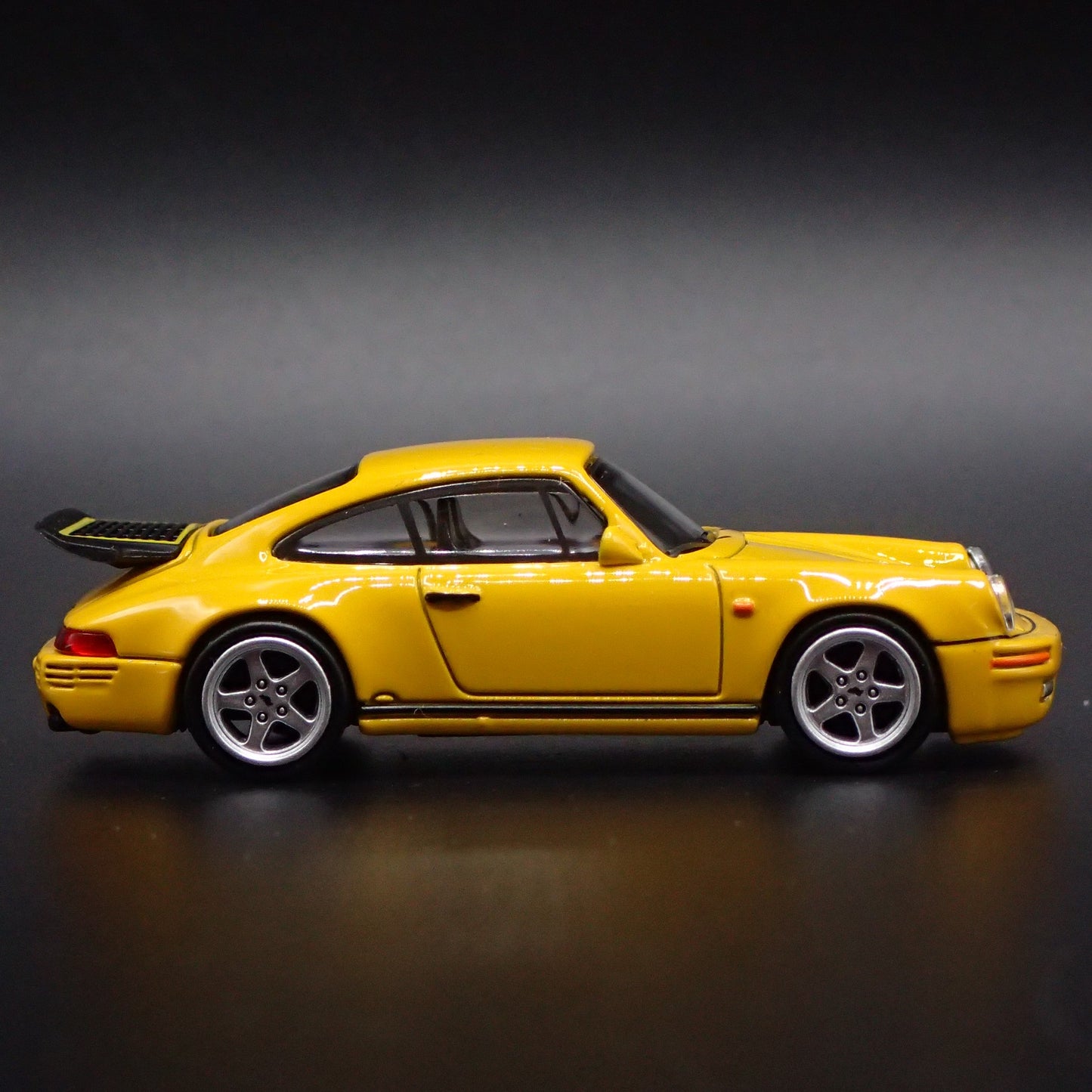 1987-1996 PORSCHE 911 CARRERA RUF CTR 1:64 SCALE DIORAMA DIECAST MODEL CAR