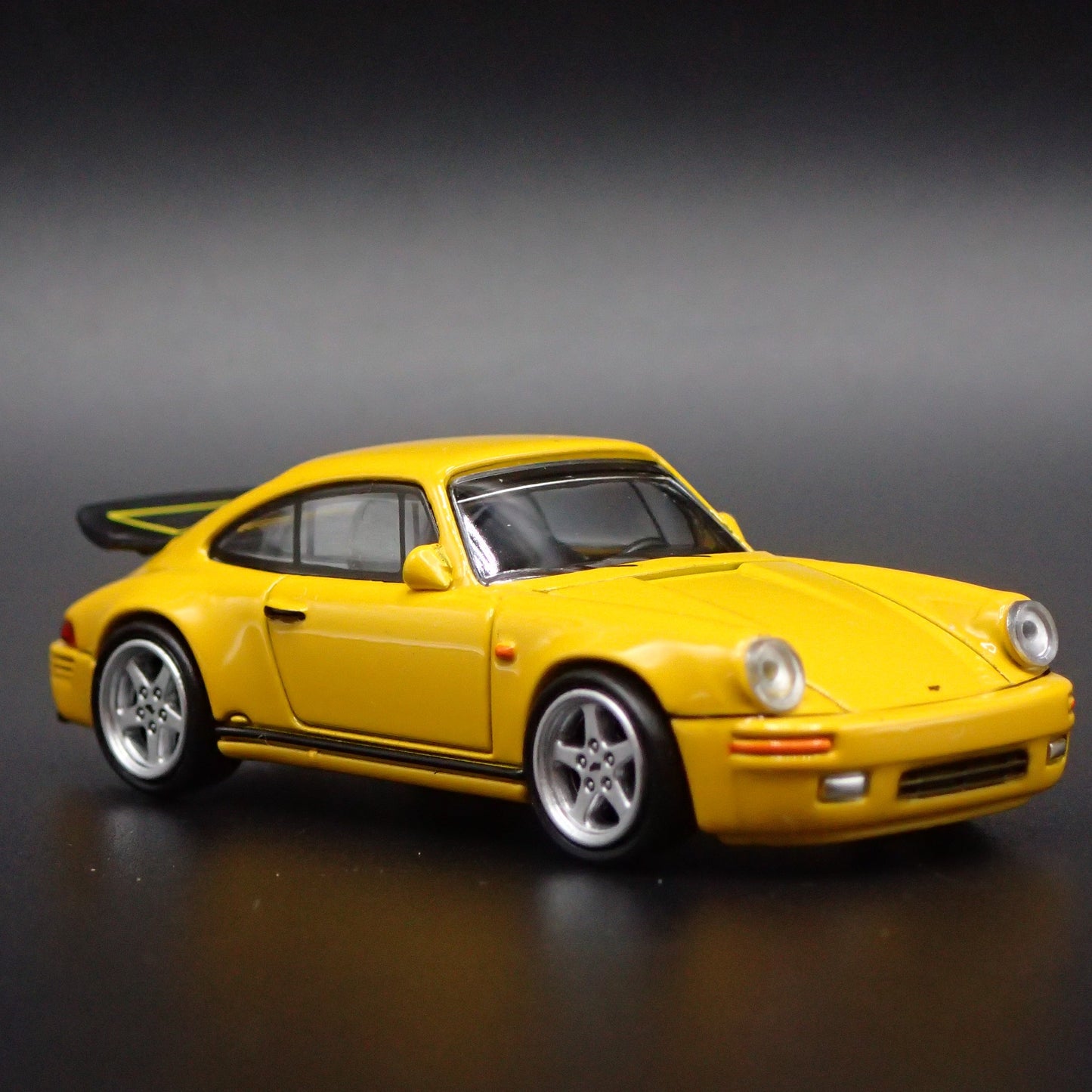1987-1996 PORSCHE 911 CARRERA RUF CTR 1:64 SCALE DIORAMA DIECAST MODEL CAR