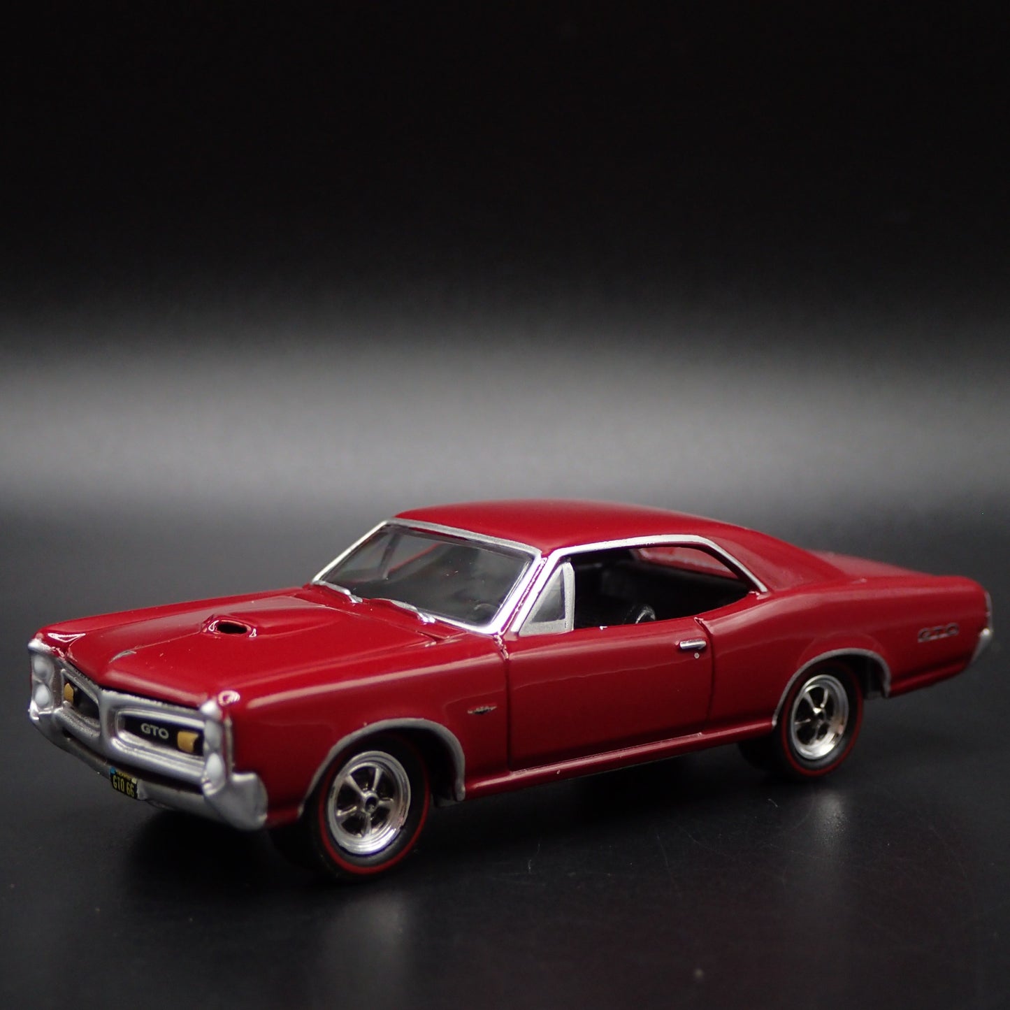 1966 66 PONTIAC GTO MUSCLE CAR 1/64 SCALE COLLECTIBLE DIORAMA DIECAST MODEL CAR