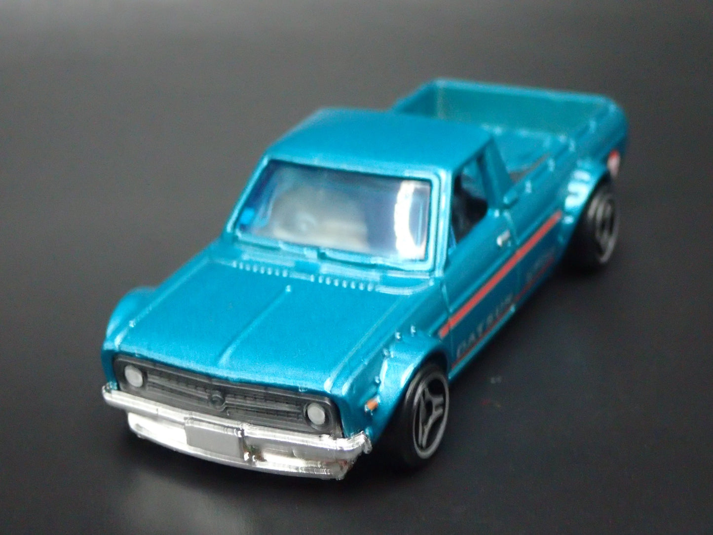 1971-1977 DATSUN SUNNY PICKUP TRUCK B120 GREEN 1:64 SCALE DIECAST MODEL CAR