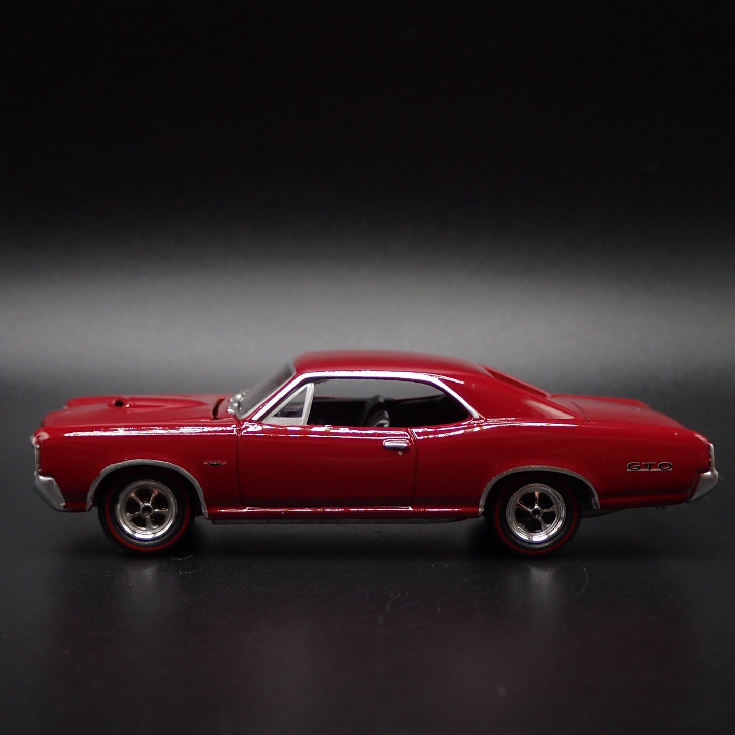 1966 66 PONTIAC GTO MUSCLE CAR 1/64 SCALE COLLECTIBLE DIORAMA DIECAST MODEL CAR