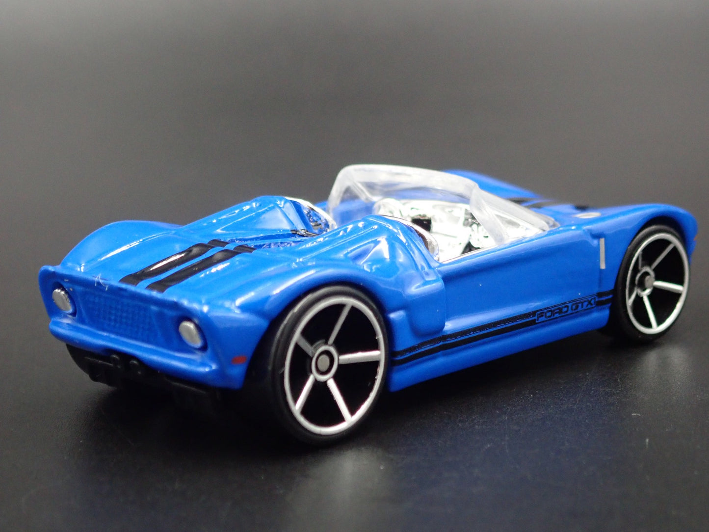 2005 05 FORD GTX1 CONCEPT CAR 1:64 SCALE COLLECTIBLE DIORAMA DIECAST MODEL CAR
