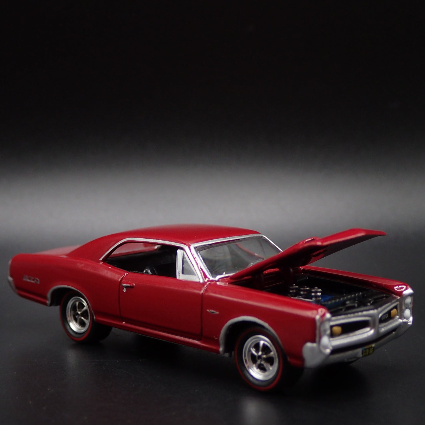 1966 66 PONTIAC GTO MUSCLE CAR 1/64 SCALE COLLECTIBLE DIORAMA DIECAST MODEL CAR