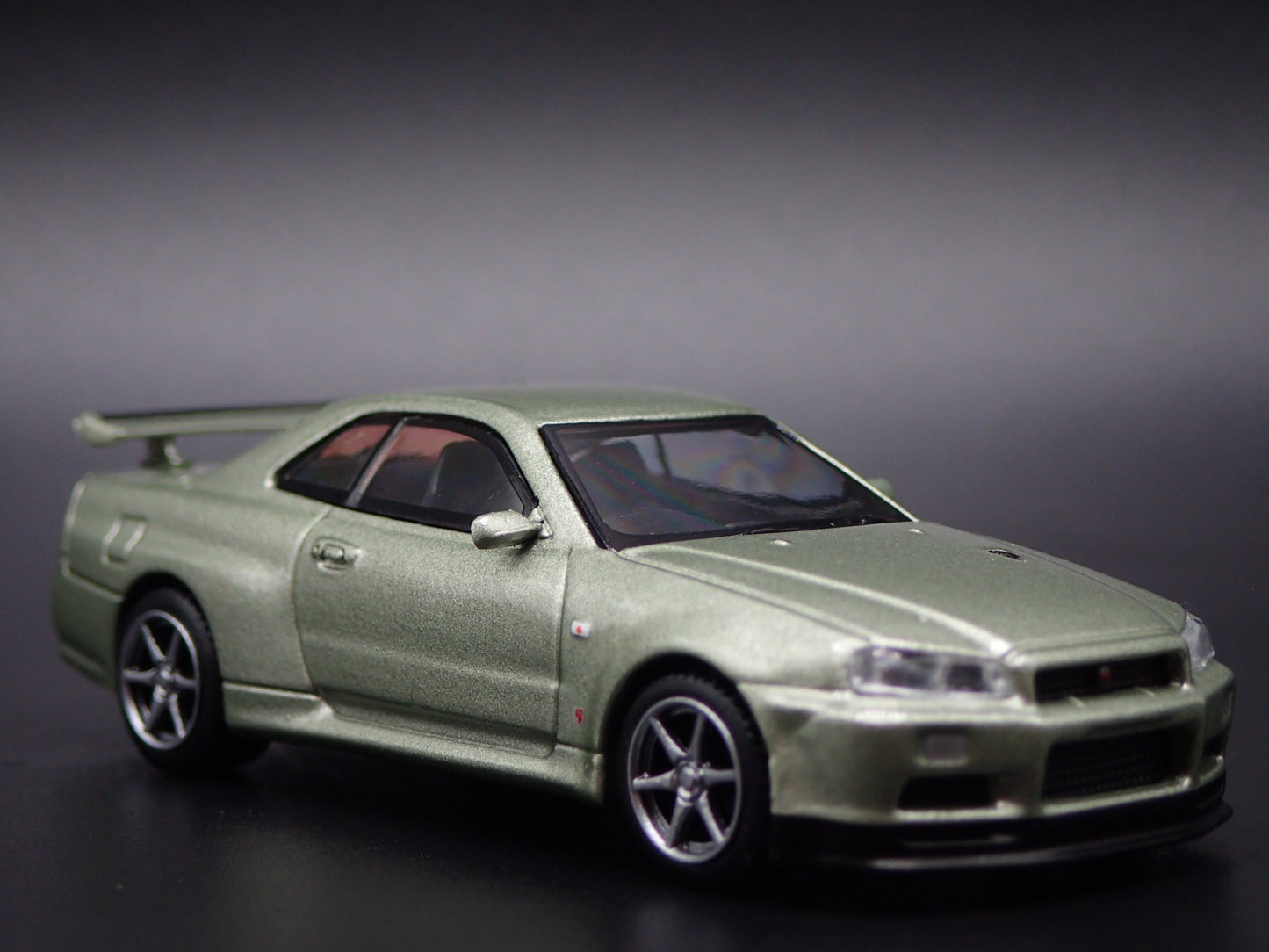 1999-2002 NISSAN SKYLINE GTR R34 VSPEC II 1:64 SCALE DIORAMA DIECAST MODEL CAR