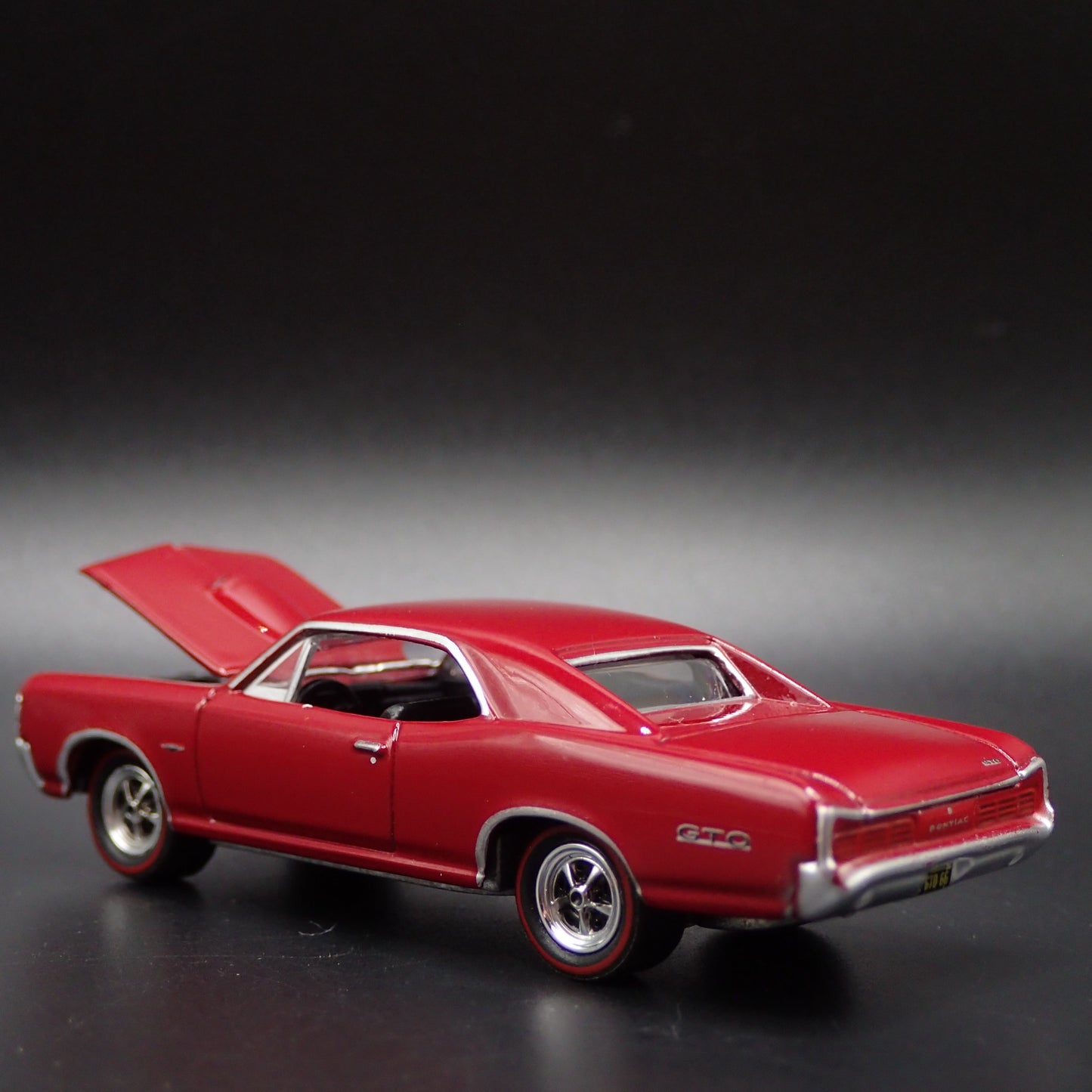 1966 66 PONTIAC GTO MUSCLE CAR 1/64 SCALE COLLECTIBLE DIORAMA DIECAST MODEL CAR