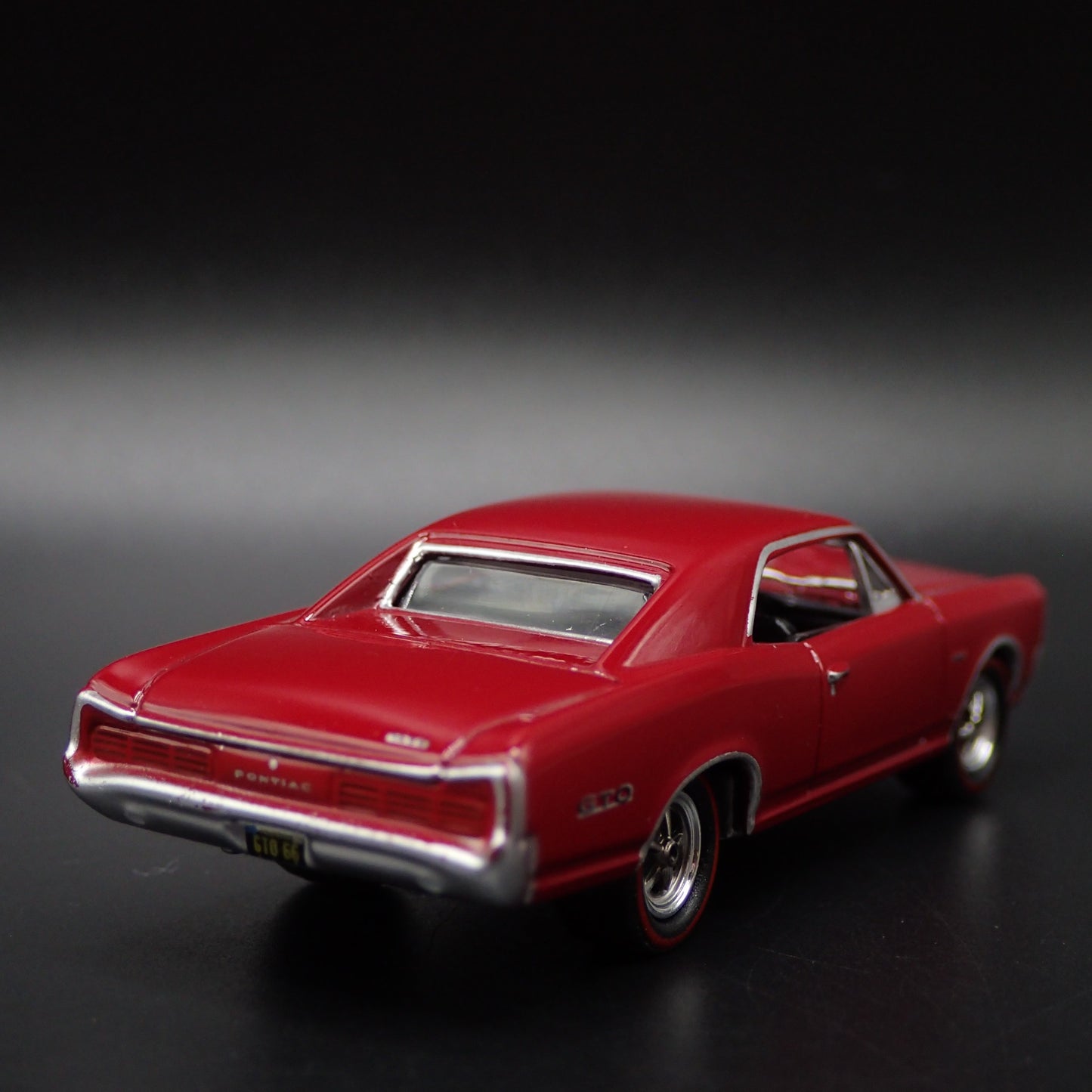 1966 66 PONTIAC GTO MUSCLE CAR 1/64 SCALE COLLECTIBLE DIORAMA DIECAST MODEL CAR