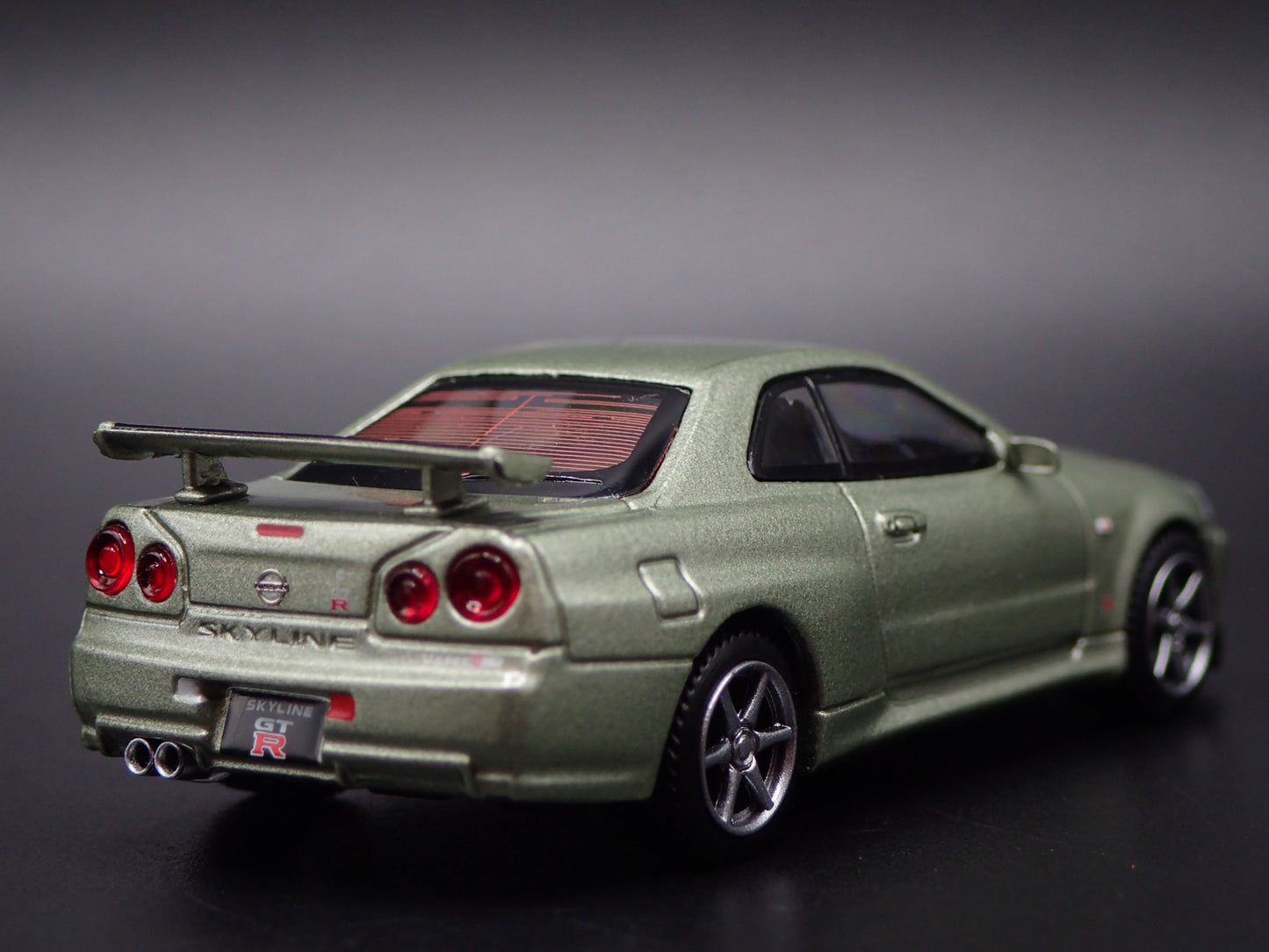 1999-2002 NISSAN SKYLINE GTR R34 VSPEC II 1:64 SCALE DIORAMA DIECAST MODEL CAR